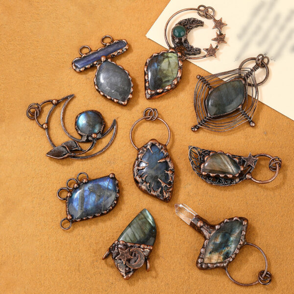 Wholesale A Variety of European and American Retro Style Natural Labradorite Original Design Bronze Sweater Chain Pendant Shape Random