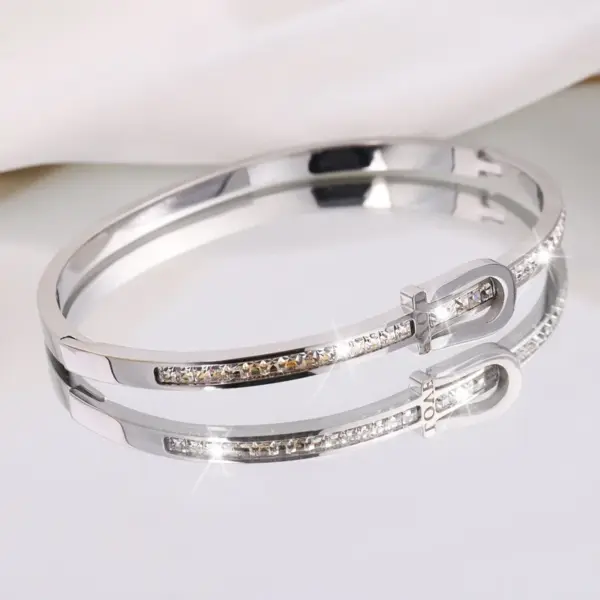 Wholesale 304 Stainless Steel Geometric Solid Color PVD Coated Rhinestones Real Gold Plated 18K Gold Hip-Hop Waterproof Non Tarnish Bangle