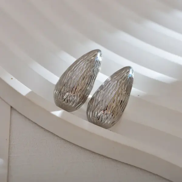 Wholesale 1 Pair Elegant Solid Color Pleated Titanium Steel Gold Plated Ear Studs