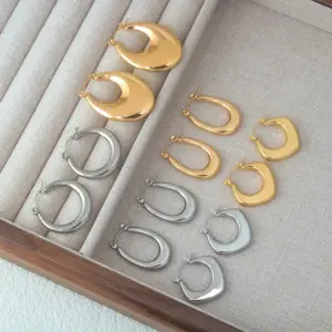 Wholesale 201 Stainless Steel U Shape Geometric Electroplating Golden Plated Modern Style Classic Style Earrings