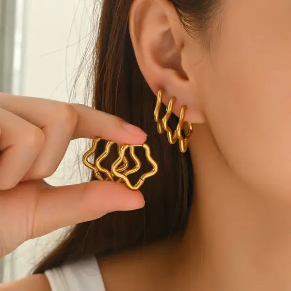 Wholesale 304 Stainless Steel Pentagram Red Heart PVD Coated Real Gold Plated Casual Vacation Simple Style Waterproof Non Tarnish Earrings