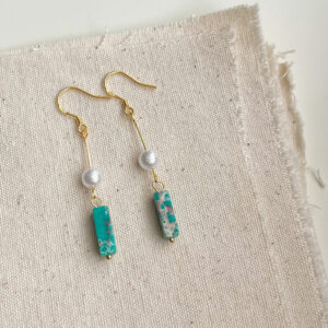 Synthetic turquoise pearls