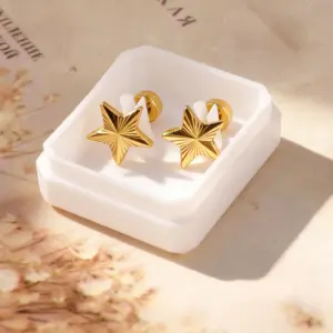 Gold / Average Size / Style 13