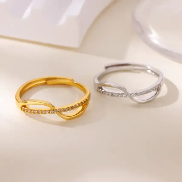 Wholesale Luxurious Vintage Large Imitation Pearl Women's Ring 18K Gold Plated Four-Leaf Clover Rotating Heart Blue Zircon Jewelry Ring