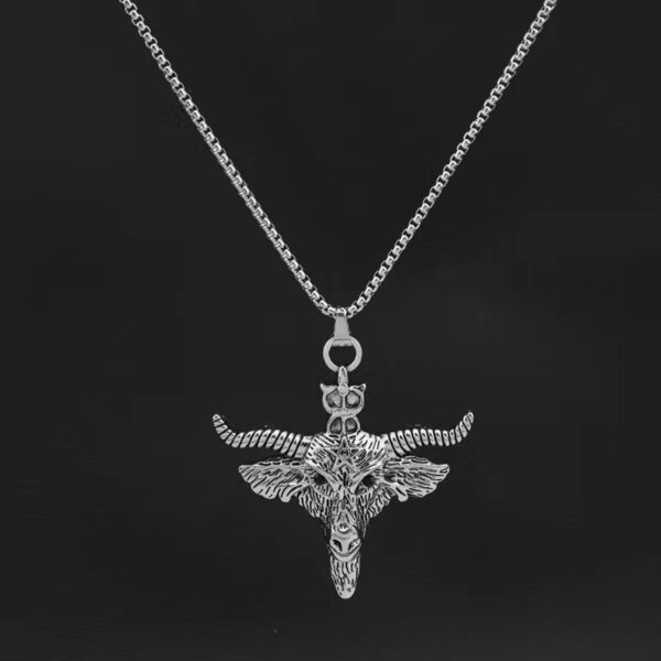 Wholesale European and American men's personality all-match titanium steel necklace punk hip hop pendant cow head necklace vintage sweater chain accessories