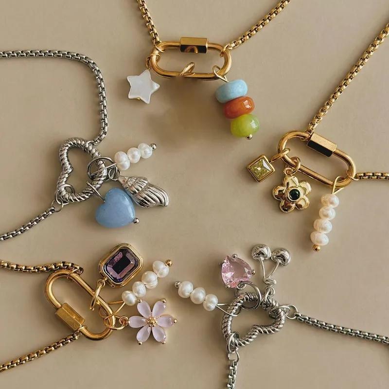 Wholesale PVD Coated 18K Gold Plated Conch Heart Shape Flower 201 Stainless Steel 304 Retro Classic Style Waterproof Non Tarnish Pendant Necklace