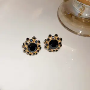 74 Silver Needle-Black
