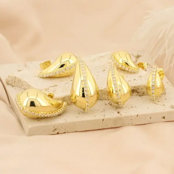 1 Pair Simple Style Water oplets Plating Inlay Copper Rhinestones Gold Plated Ear Studs