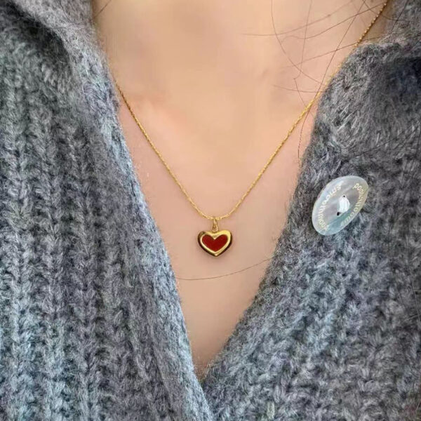 Wholesale Korean style popular sweet red heart necklace elegant exquisite small titanium steel plated 18K gold all-match clavicle chain for women