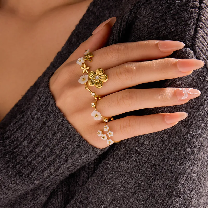 Wholesale PVD Coated Real Gold Plated 18K Gold Flower 304 Stainless Steel Elegant Waterproof Non Tarnish Rings