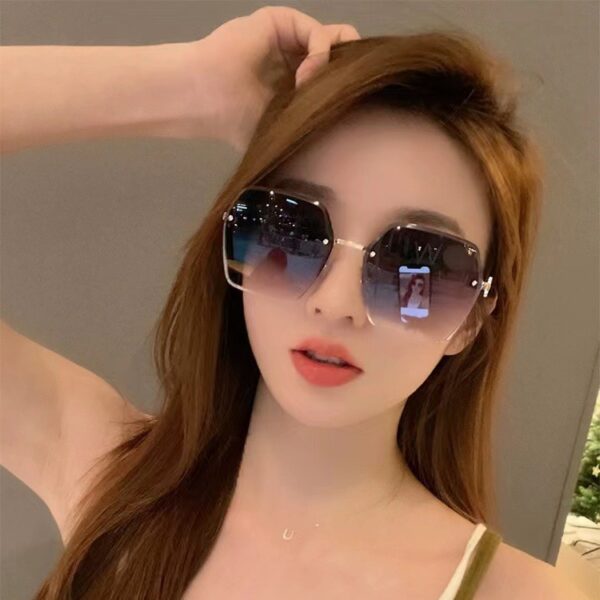 oly-b29abf17dca9d5e3ccd9324b2432f35b Wholesale 2025 European and American Fashion Women's Frameless Sunglasses Anti-UV Cyber Celebration Retro Gradient Large Frame Sunglasses