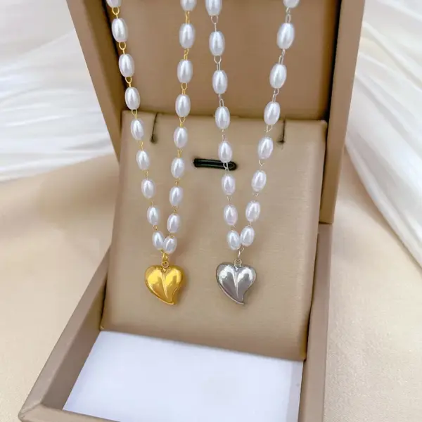 Wholesale Electroplating Golden Plated Heart Shape Titanium Steel Cute Classic Style Titanium Steel Pendant Necklace