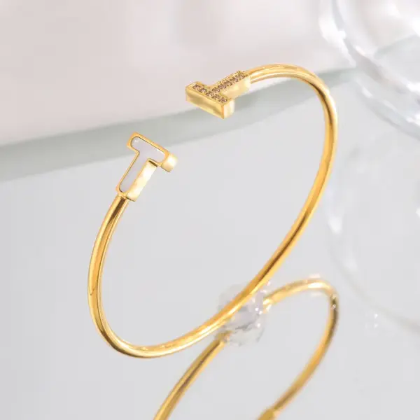 Wholesale PVD Coated Real Gold Plated Solid Color 304 Stainless Steel Casual Simple Style Classic Style Waterproof Non Tarnish 304 Stainless Steel Bangle