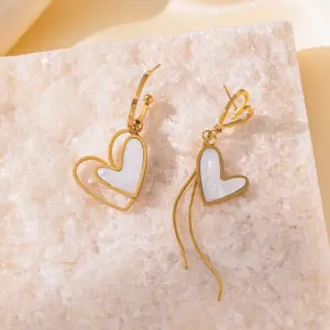 【XKE3059】Large and Small White Shell Heart Earrings / Gold