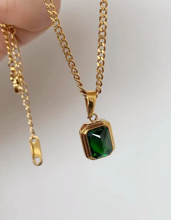 Wholesale PVD Coated Real Gold Plated 18K Gold Heart 304 Stainless Steel Titanium Steel Waterproof Non Tarnish 304 Stainless Steel Titanium Steel Neck