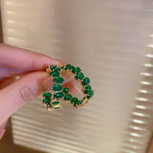 45# Silver Needle-Green Oval Crystal