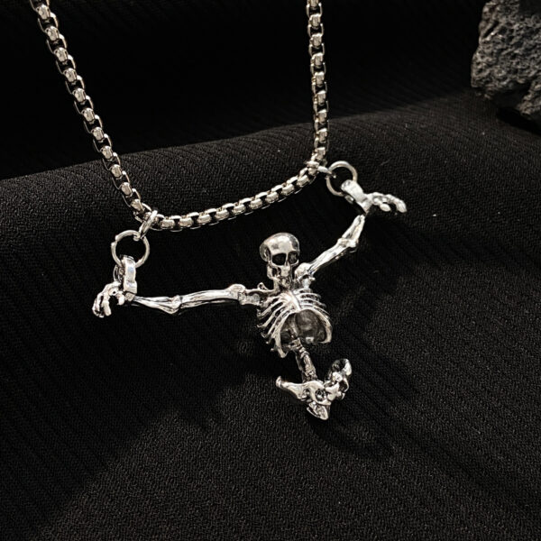 Wholesale Gothic Diablo Skull Pendant Necklace Punk Hip Hop Alloy Dressed Skeleton Collarbone Chain Halloween Necklace Chain
