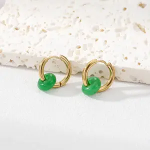 3. / Green