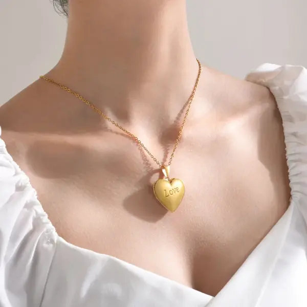 Wholesale PVD Coated Real Gold Plated 18K Gold Heart Shape 201 Stainless Steel Basic Vintage Style Romantic Waterproof Non Tarnish 201 Stainless Steel