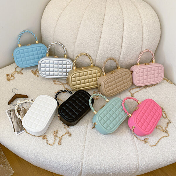 oly-b444c7f4e6a920fd367b07c420dd797c Wholesale Small Bag Summer New Fashionable Woven Hand Box Bag