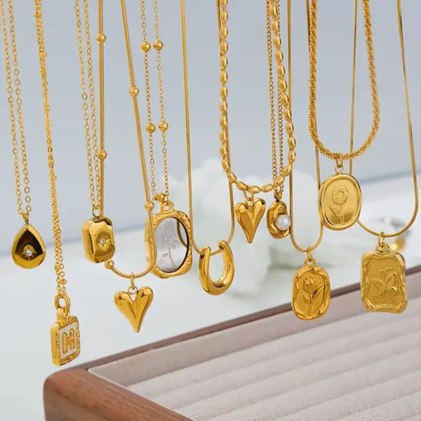 Ion Plating (IP) Floral Butterfly 304 Stainless Steel Simple Style Classic Style Waterproof Non Tarnish 304 Stainless Steel Pendant Necklace