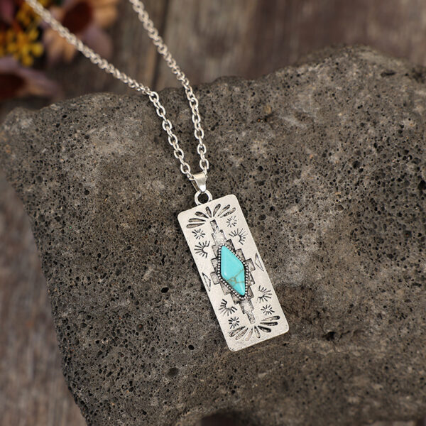 Wholesale Bohemian vintage style turquoise pendant necklace