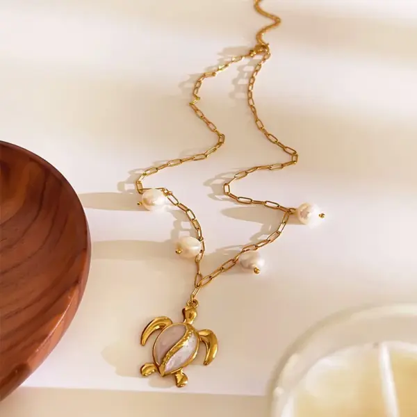 Wholesale 304 Stainless Steel Tortoise Starfish Conch PVD Coated Freshwater Pearl Real Gold Plated Retro Beach Waterproof Non Tarnish Surgical Steel Inlay Lip Chain Gold Pendant Necklace