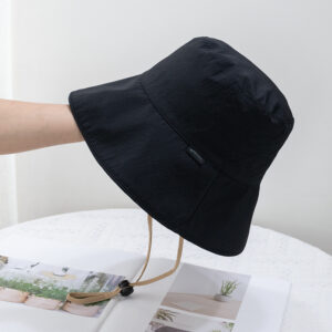 Black / Can be worn on both sides (with wind-proof rope)