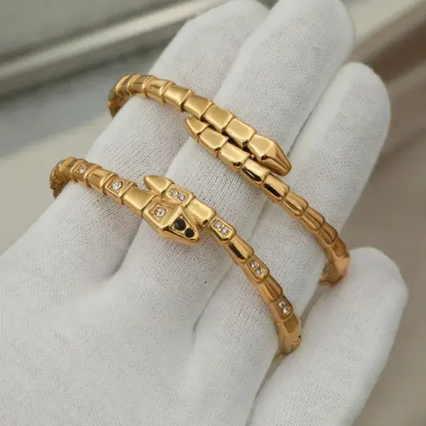 304 Stainless Steel Jaguar Snake Ion Plating (IP) Zircon Real Gold Plated Vintage Style French Style Waterproof Non Tarnish Asymmetrical Plating Gold Bangle