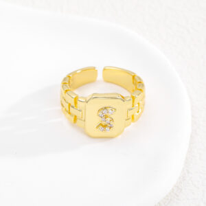 S / The opening is adjustable