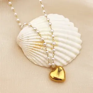 Wholesale PVD Coated Real Gold Plated 18K Gold Heart Shape 304 Stainless Steel Casual Elegant Waterproof Non Tarnish 201 Stainless Steel Pendant Necklace