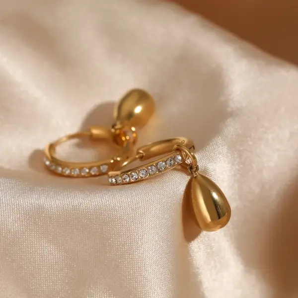 Wholesale PVD Coated Real Gold Plated 16K Gold White Gold Plated Water Droplets 304 Stainless Steel Elegant Modern Style Waterproof Non Tarnish Earrings