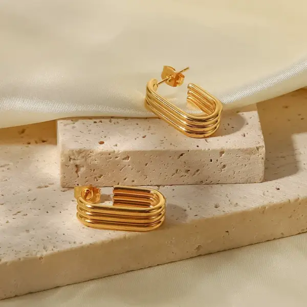 Wholesale PVD Coated Real Gold Plated U Shape 316 Stainless Steel Fashion Waterproof Non Tarnish Ear Studs