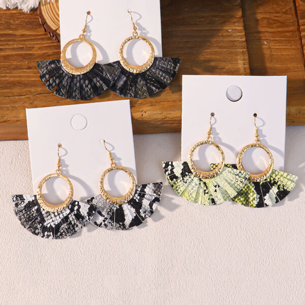 Wholesale Western-style snakeskin earrings
