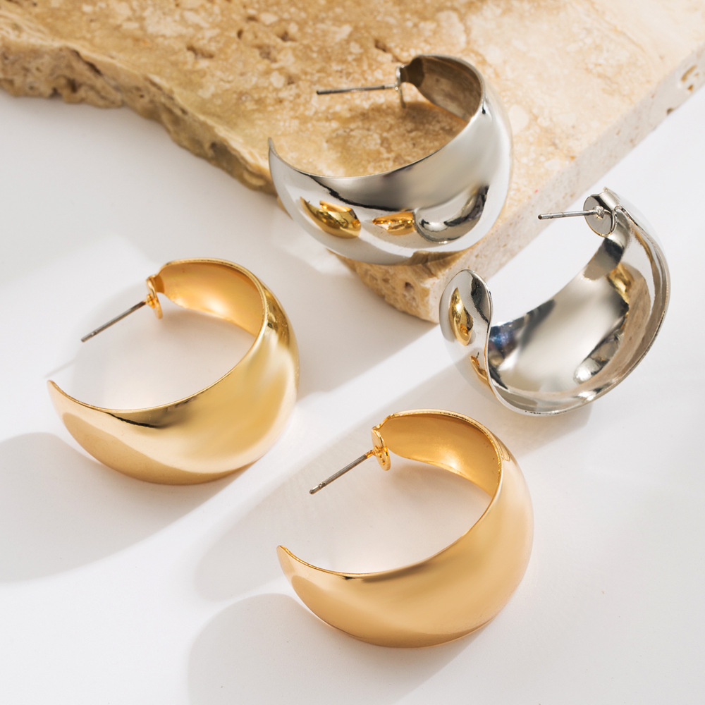 Wholesale Japanese and Korean Fashion C- shaped Commuter Circle Earrings Women's Ins Style Retro Fashionable Gone Elegant Ear Jewelry High-grade Sense