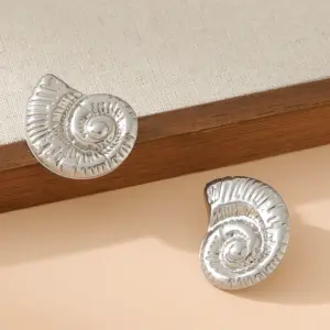 Silver / One Size / A Pair of Conch Earrings