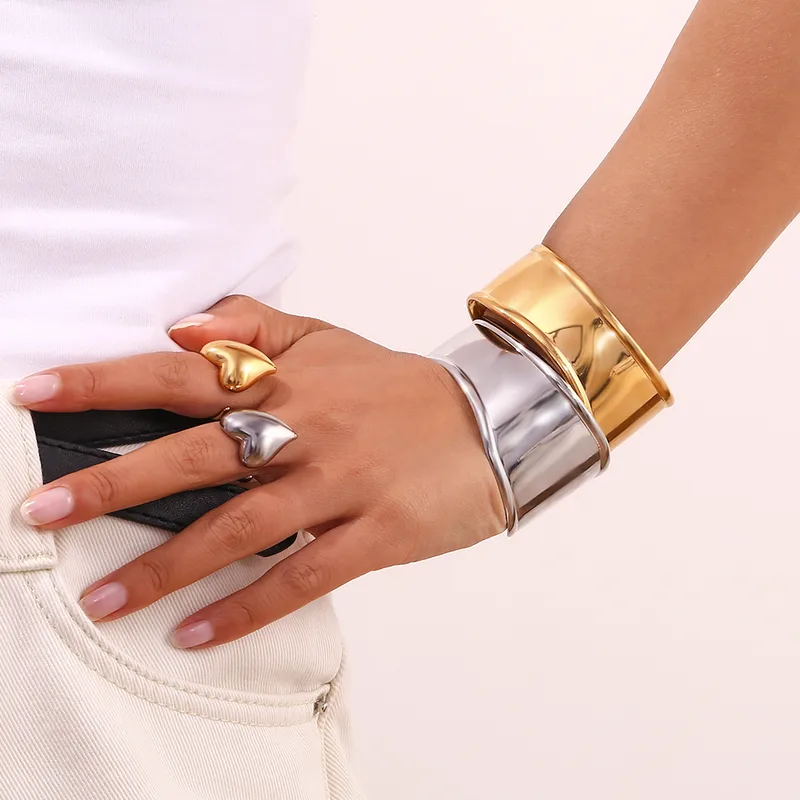 Wholesale PVD Coated Real Gold Plated 18K Gold Solid Color 304 Stainless Steel Simple Style Classic Style Waterproof Non Tarnish 304 Stainless Steel B