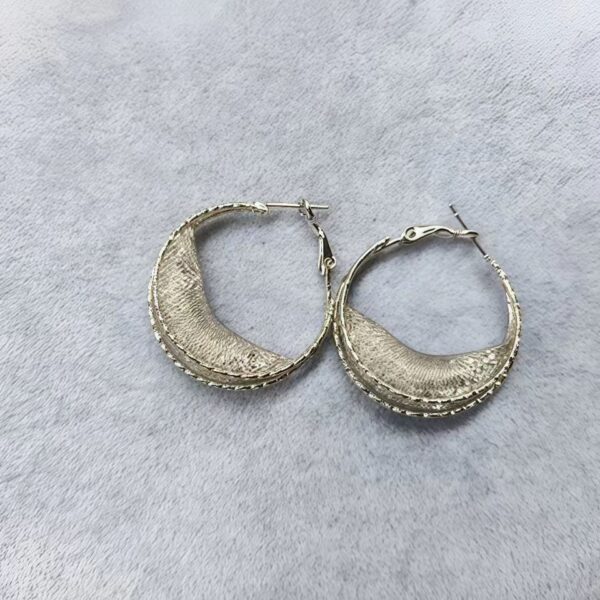 Wholesale S925 Metal Cut Out Earrings, Accessible Luxury, High-End, Elegant and Atmospheric Earrings 2025 New Popular Earrings