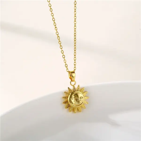 Wholesale Water Plating Vacuum Real Gold Plated 18K Sun Heart Shape Whale 304 Stainless Steel Titanium INS Style Waterproof Non Tarnish 201 Pendant Necklace