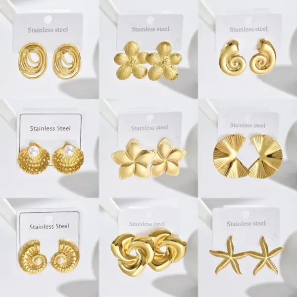 304 Stainless Steel Flower PVD Coated Real Gold Plated 18K Gold Vintage Style Simple Style Waterproof Non Tarnish Ear Studs