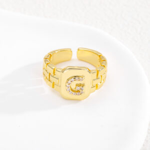 G / The opening is adjustable