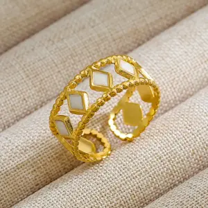 Gold / 66