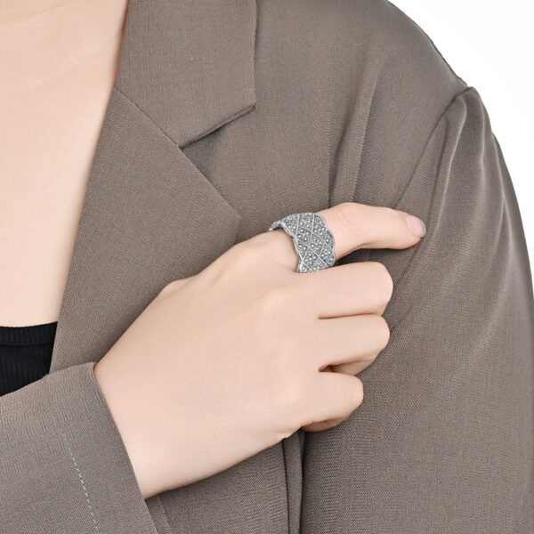 Wholesale European and American Exaggerated Advanced Sense Mesh Full Diamond Ring Ring for Men and Women Light Luxury Fashion Stainless Steel Gold Plated Ring