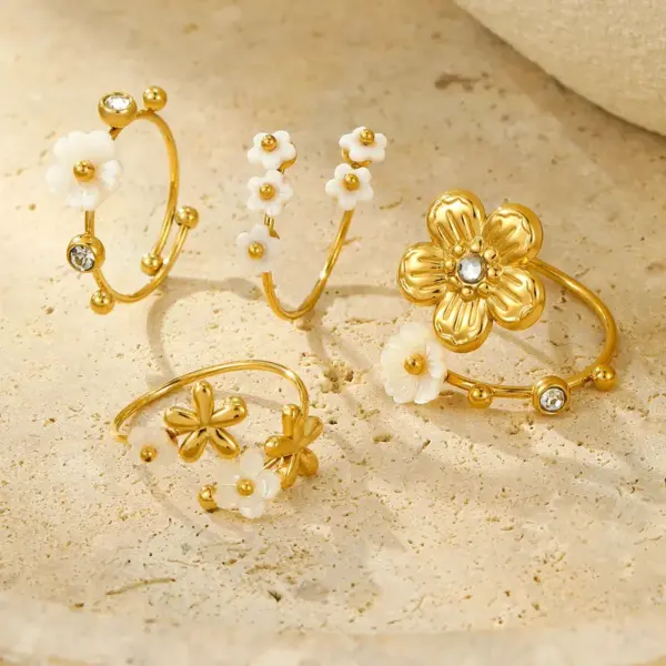 Wholesale PVD Coated Real Gold Plated 18K Gold Flower 304 Stainless Steel Elegant Waterproof Non Tarnish Rings