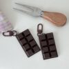 Wholesale Simulation chocolate keychain food play black smart pendant white chocolate car bag ornaments girlfriends gift