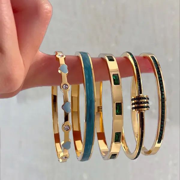 Wholesale PVD Coated Real Gold Plated Heart Shape 304 Stainless Steel Casual Simple Style Classic Style Waterproof Non Tarnish 304 Stainless Steel Bangle