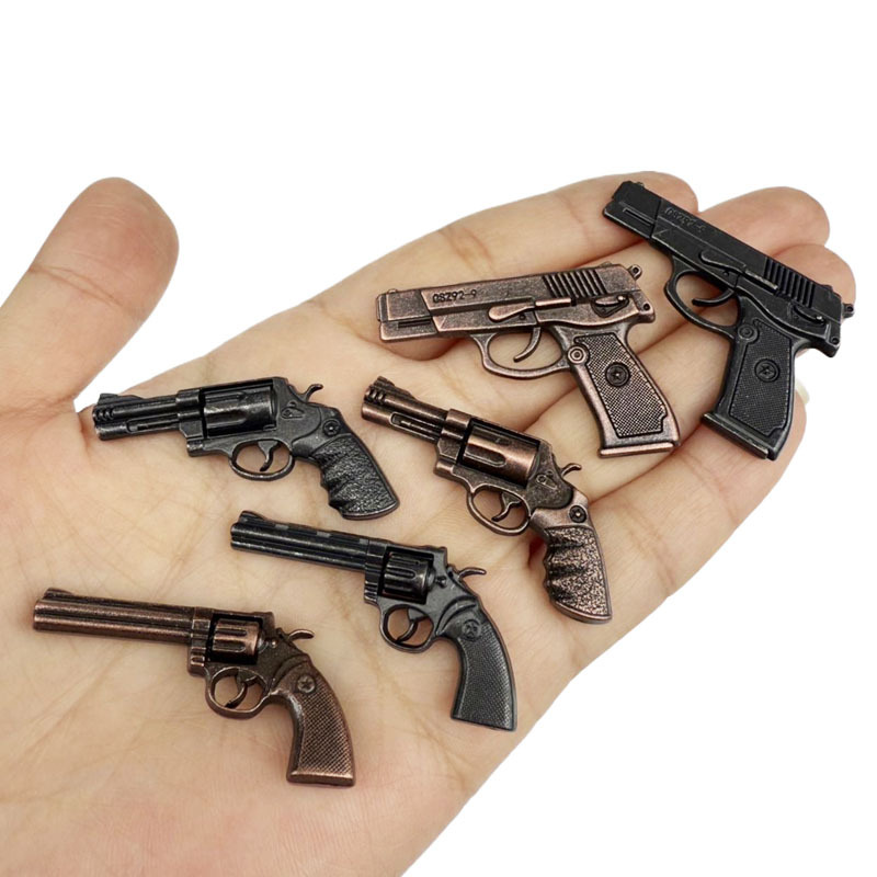Wholesale Doll House dollhouse Mini Model Soldier Miniature Props Aessories Metal Pistol Revoer Toy Gun New