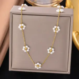 39【H1272】12 White Flower Necklace / Gold