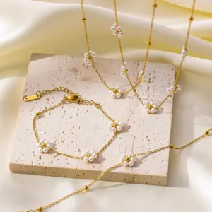 PVD Coated Real Gold Plated 18K Gold Flower 304 Stainless Steel Elegant Simple Style Waterproof Non Tarnish Bracelets Necklace