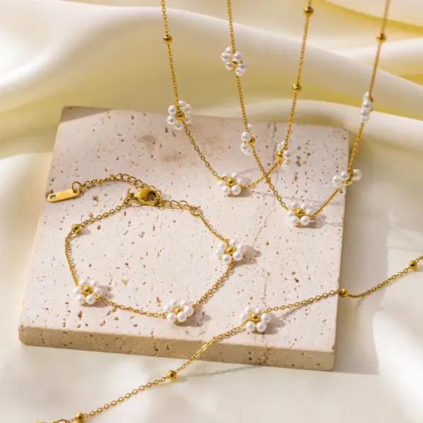 PVD Coated Real Gold Plated 18K Gold Flower 304 Stainless Steel Elegant Simple Style Waterproof Non Tarnish Bracelets Necklace